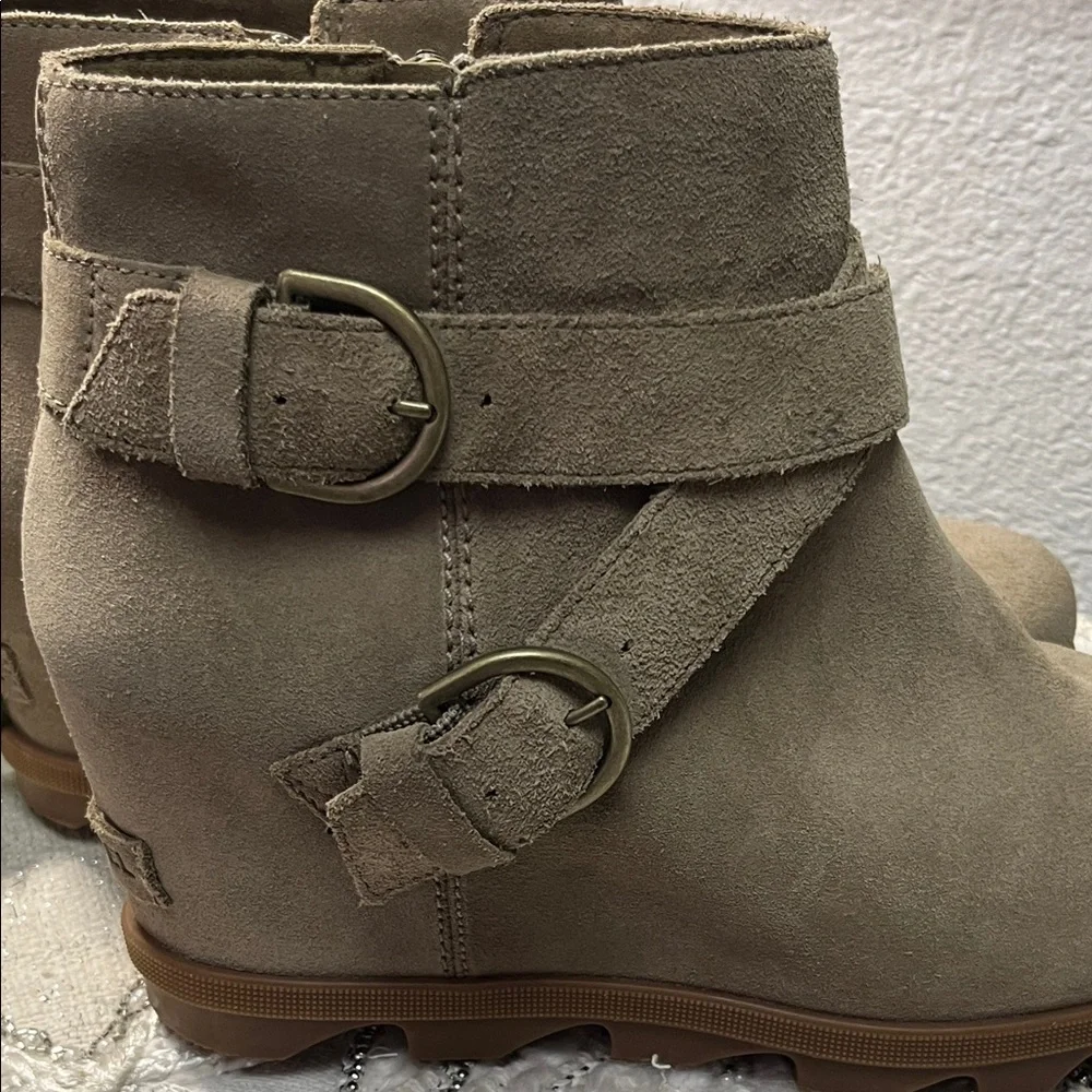 Sorel Women's Joan of Arctic Wedge II Buckle Boots - Khaki {Size 11}